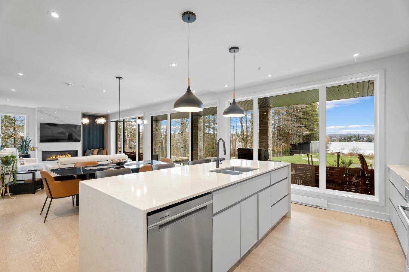 Cuisine - A-142 Ch. Du Tour-Du-Lac, Sainte-Agathe-Des-Monts, QC - Indoor Photo Showing Kitchen With Double Sink With Upgraded Kitchen