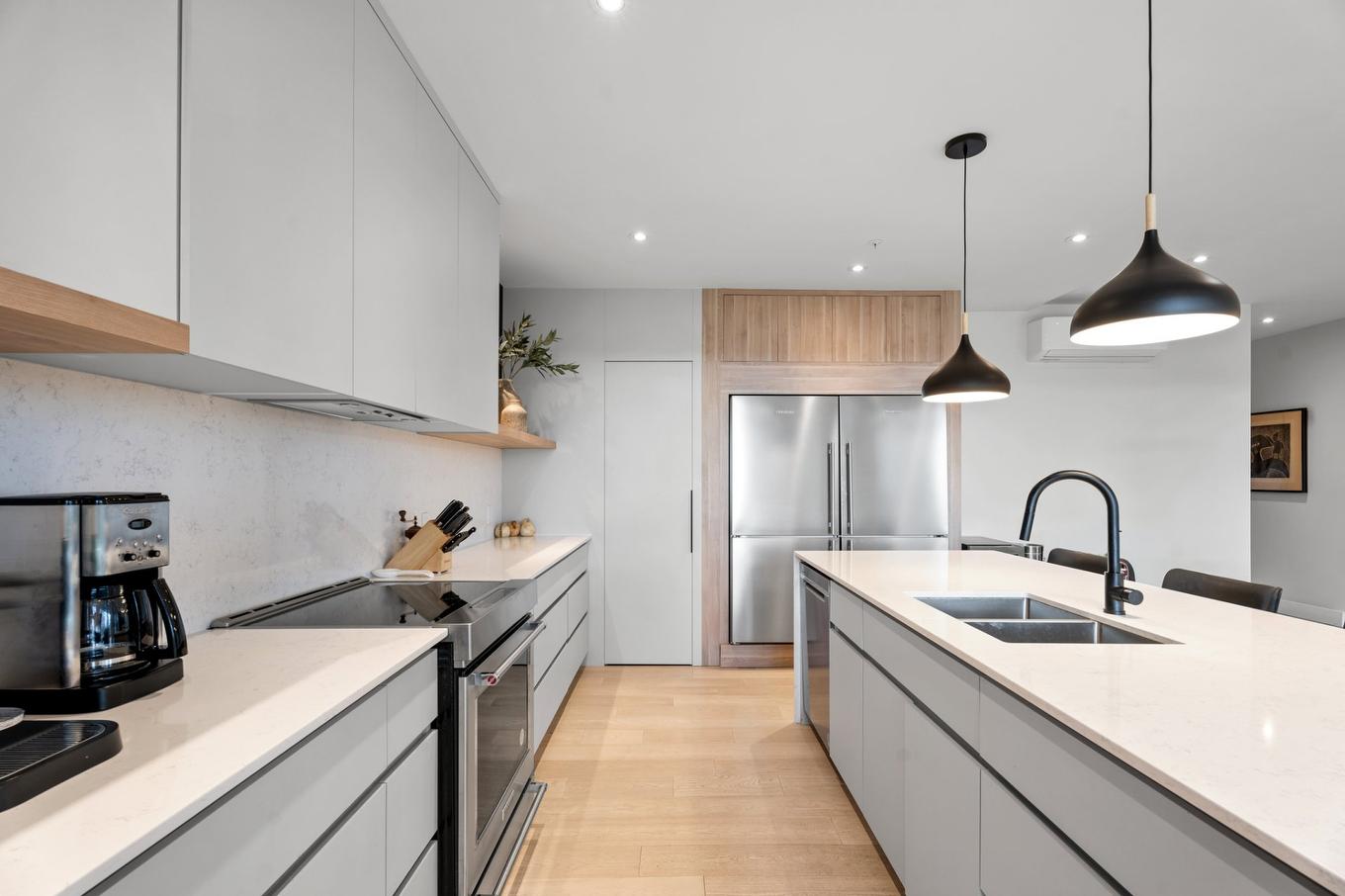 Cuisine - A-142 Ch. Du Tour-Du-Lac, Sainte-Agathe-Des-Monts, QC - Indoor Photo Showing Kitchen With Double Sink With Upgraded Kitchen