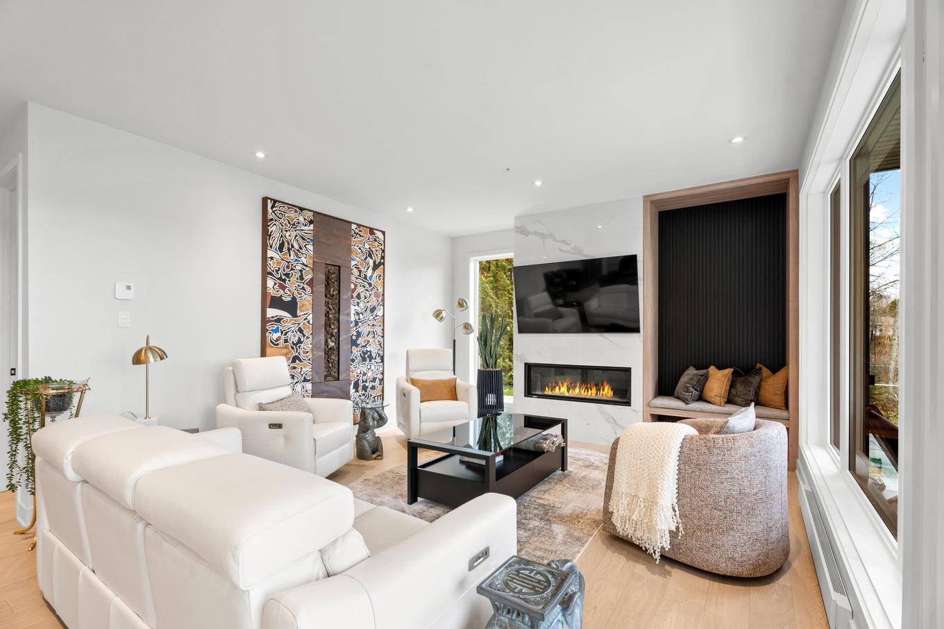 Salon - A-142 Ch. Du Tour-Du-Lac, Sainte-Agathe-Des-Monts, QC - Indoor Photo Showing Living Room With Fireplace