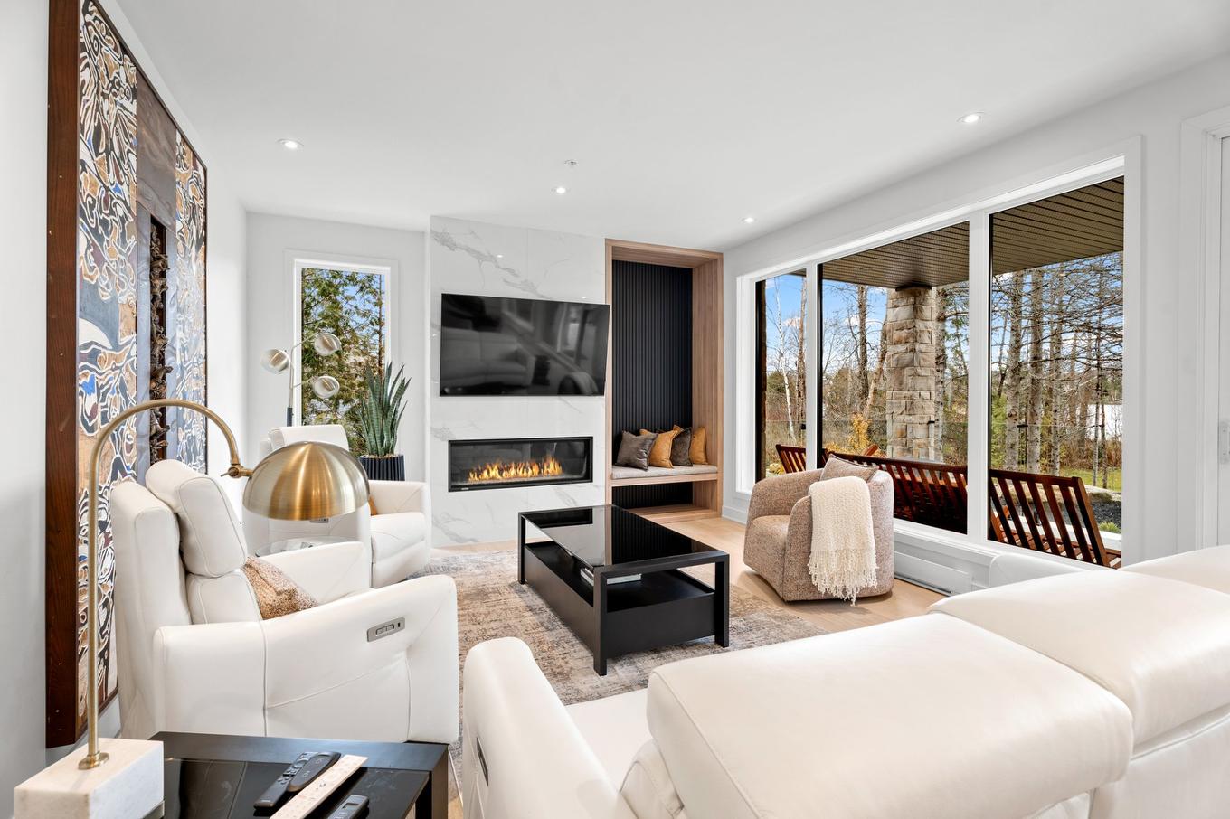 Salon - A-142 Ch. Du Tour-Du-Lac, Sainte-Agathe-Des-Monts, QC - Indoor Photo Showing Living Room With Fireplace