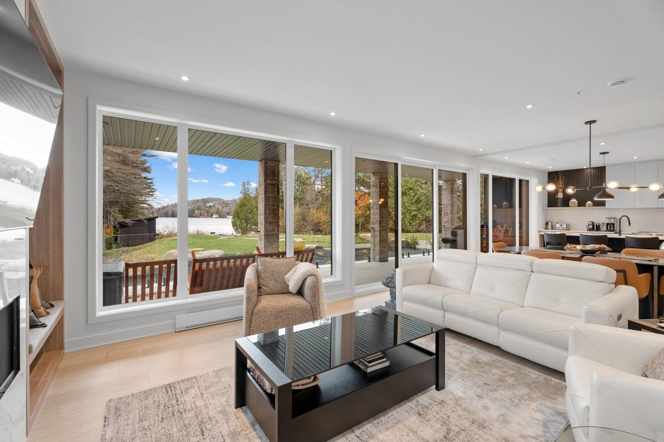 Salon - A-142 Ch. Du Tour-Du-Lac, Sainte-Agathe-Des-Monts, QC - Indoor Photo Showing Living Room