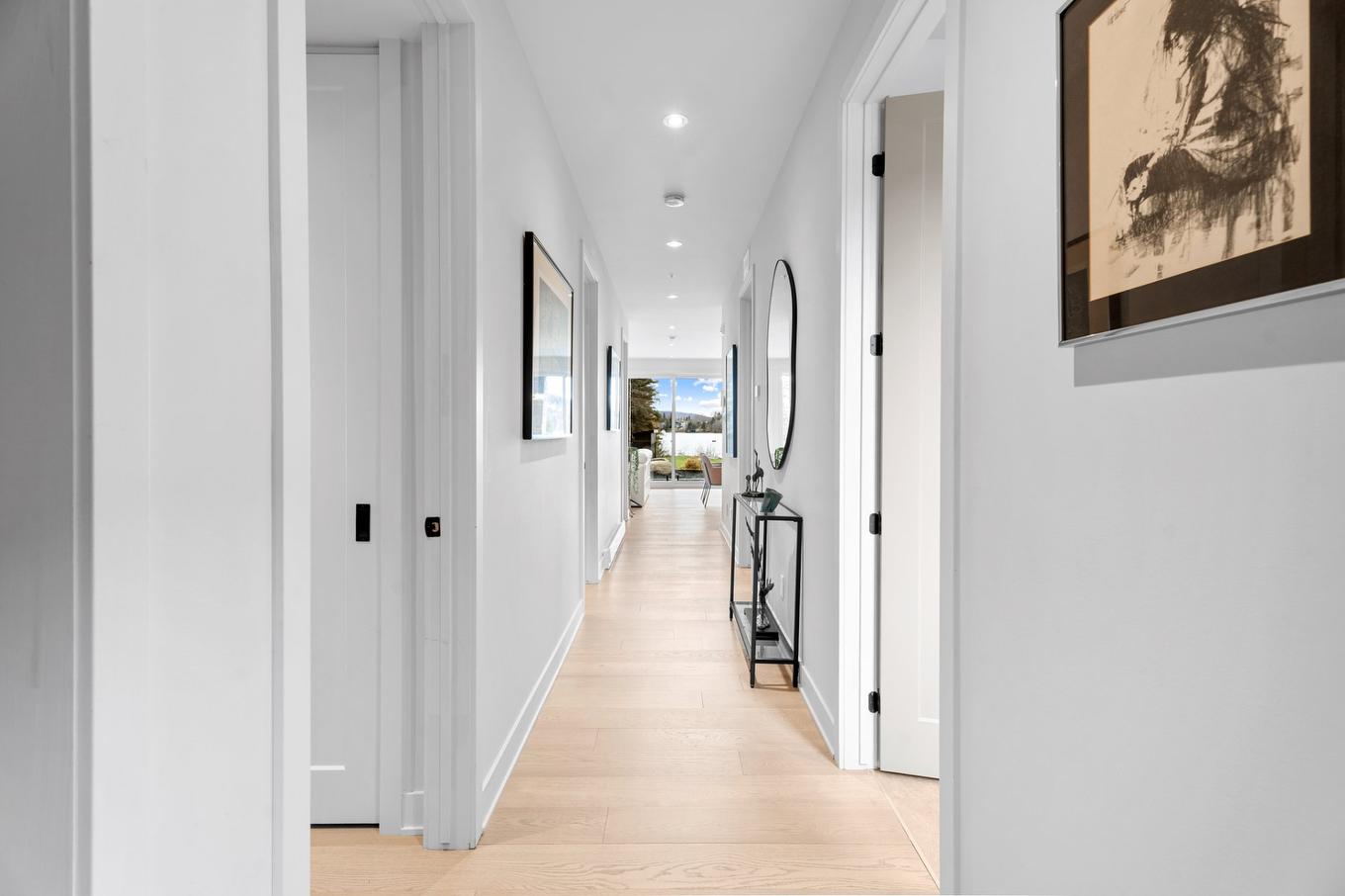 Hall d'entrée/Vestibule - A-142 Ch. Du Tour-Du-Lac, Sainte-Agathe-Des-Monts, QC - Indoor Photo Showing Other Room