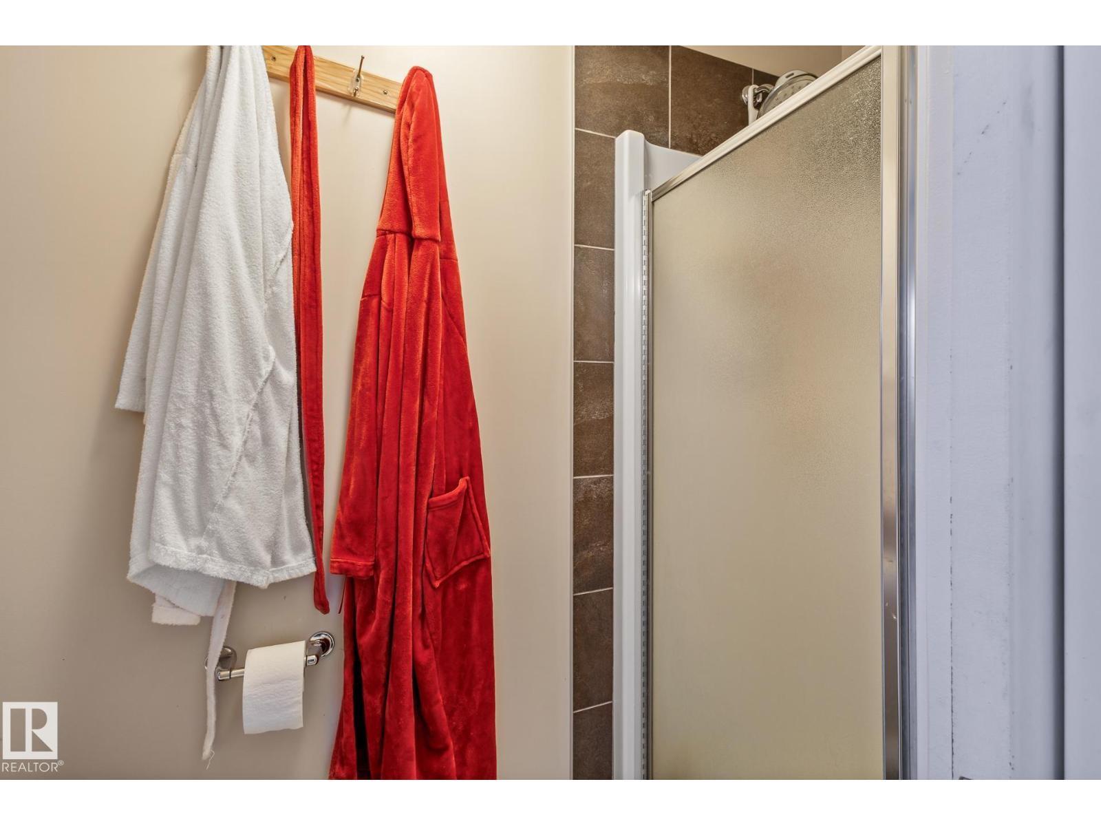 17116 121 St Nw, Edmonton, AB - Indoor Photo Showing Bathroom