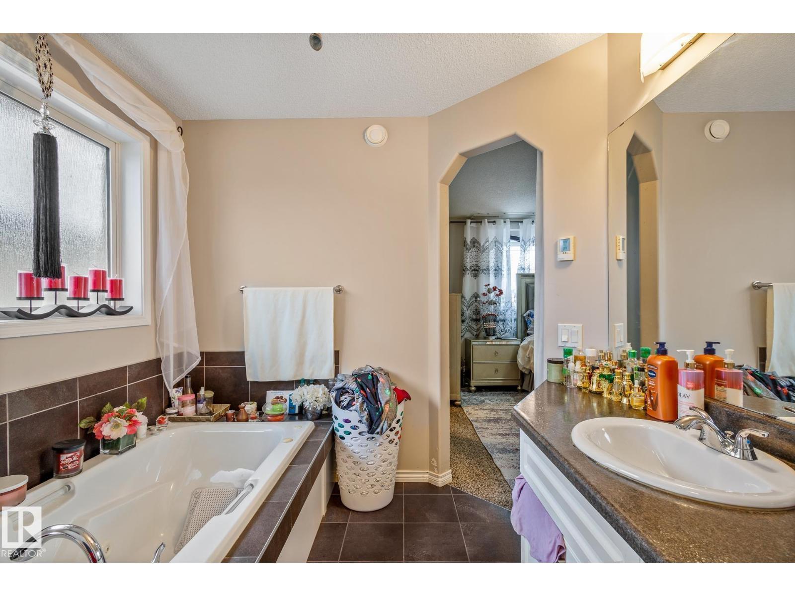 17116 121 St Nw, Edmonton, AB - Indoor Photo Showing Bathroom