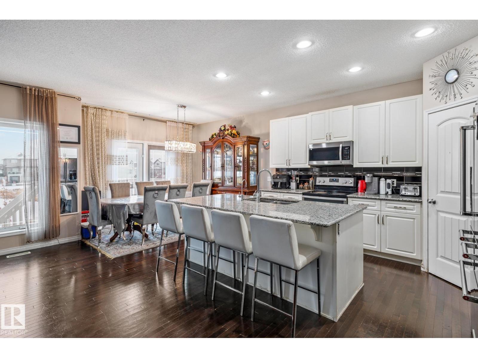 17116 121 St Nw, Edmonton, AB - Indoor Photo Showing Kitchen With Upgraded Kitchen