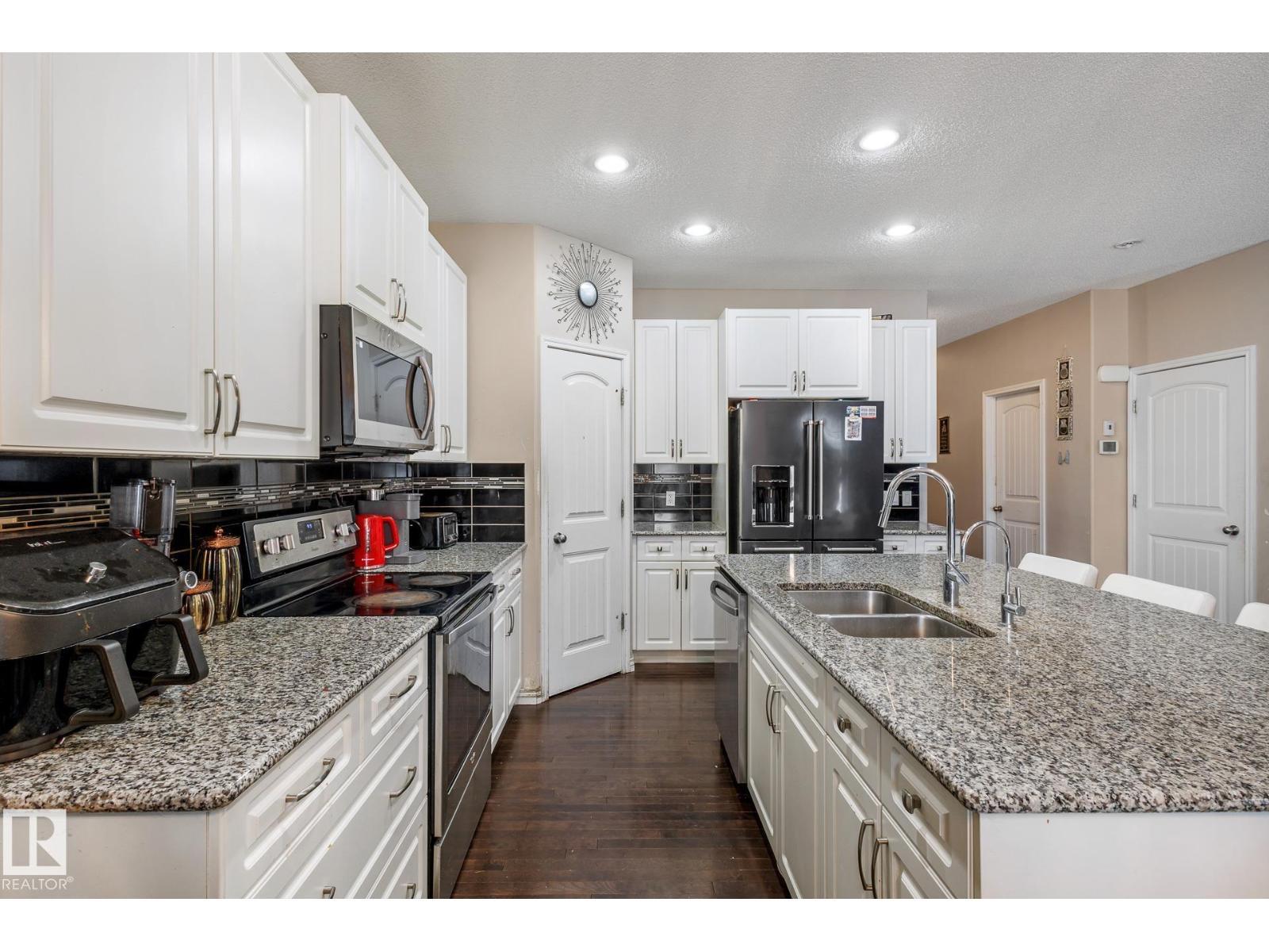 17116 121 St Nw, Edmonton, AB - Indoor Photo Showing Kitchen With Double Sink With Upgraded Kitchen