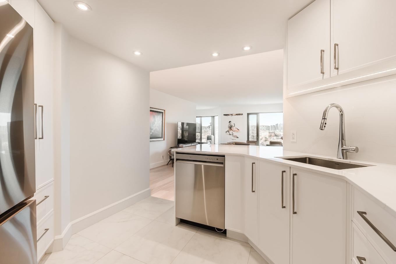 Kitchen - 906-80 Rue Berlioz, Montréal (Verdun/Île-Des-Soeurs), QC - Indoor Photo Showing Kitchen