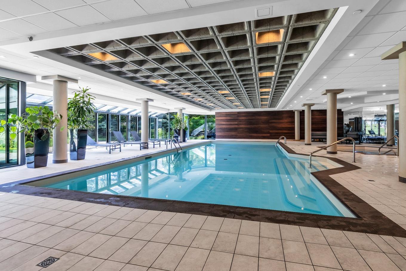 Pool - 906-80 Rue Berlioz, Montréal (Verdun/Île-Des-Soeurs), QC - Indoor Photo Showing Other Room With In Ground Pool