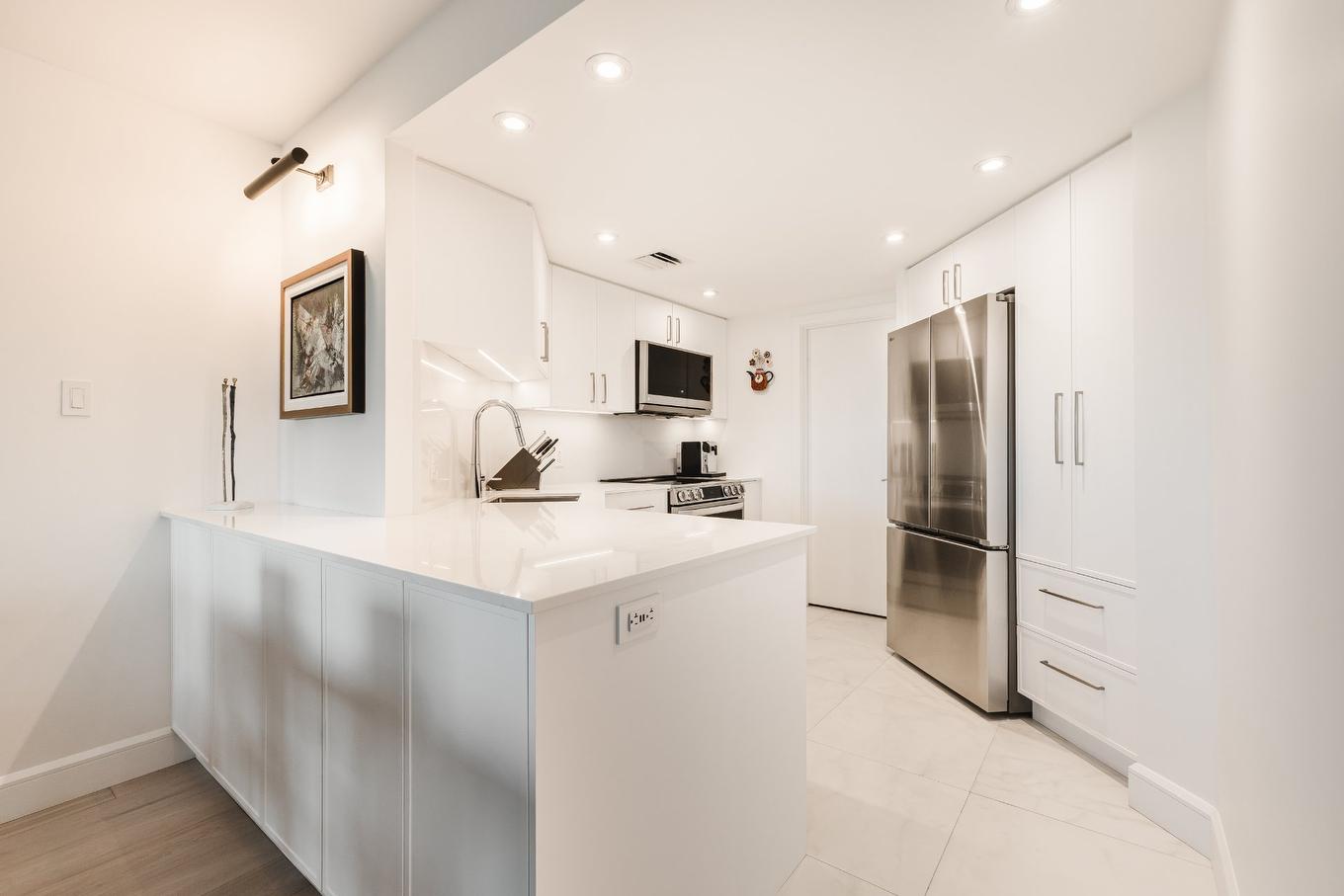 Kitchen - 906-80 Rue Berlioz, Montréal (Verdun/Île-Des-Soeurs), QC - Indoor Photo Showing Kitchen With Upgraded Kitchen