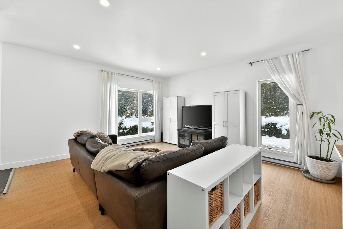 Living room - 3928 Rue Montcalm, Rawdon, QC - Indoor Photo Showing Living Room
