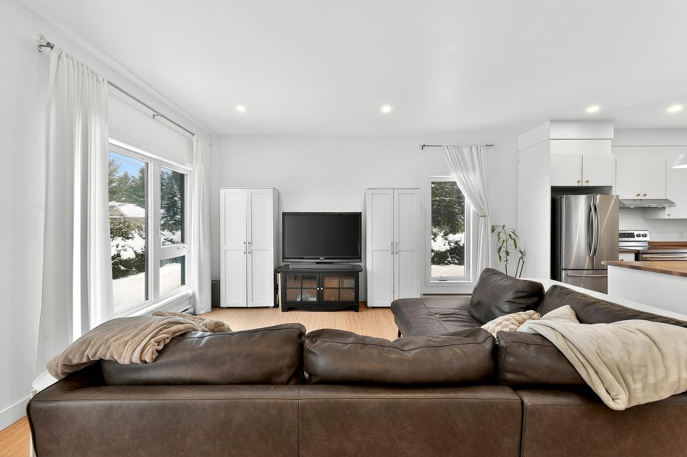 Living room - 3928 Rue Montcalm, Rawdon, QC - Indoor Photo Showing Living Room
