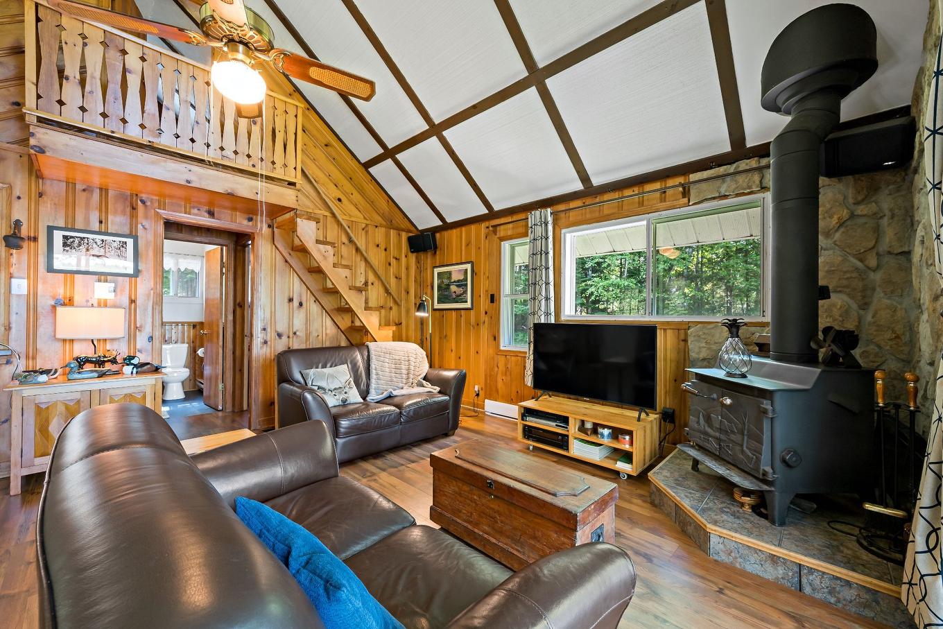 Living room - 894 Ch. Du Lac-Chaud, La Macaza, QC - Indoor Photo Showing Living Room