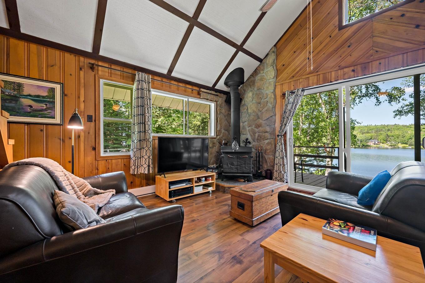 Living room - 894 Ch. Du Lac-Chaud, La Macaza, QC - Indoor Photo Showing Living Room