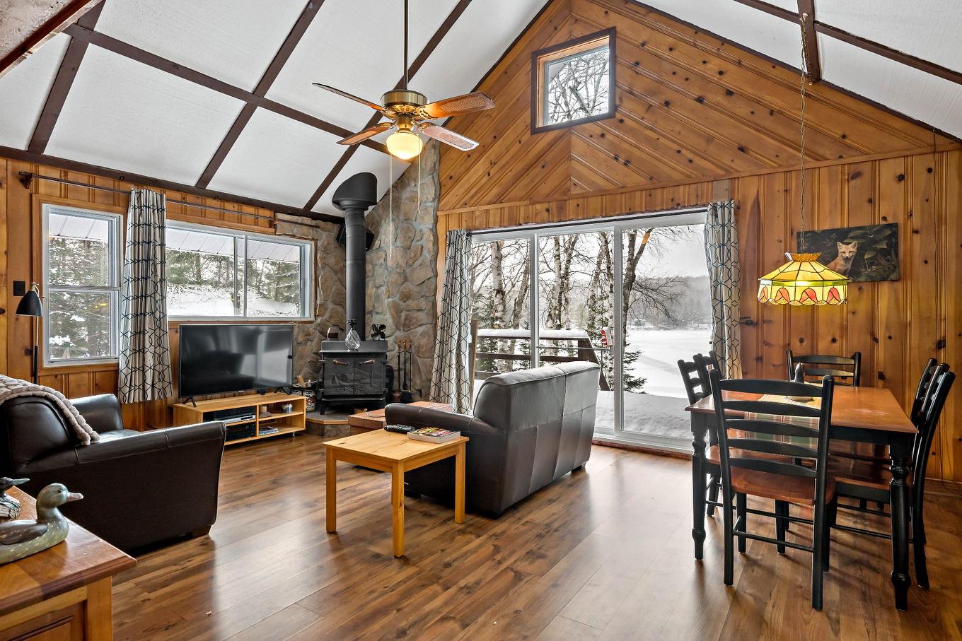 Overall view - 894 Ch. Du Lac-Chaud, La Macaza, QC - Indoor Photo Showing Living Room With Fireplace