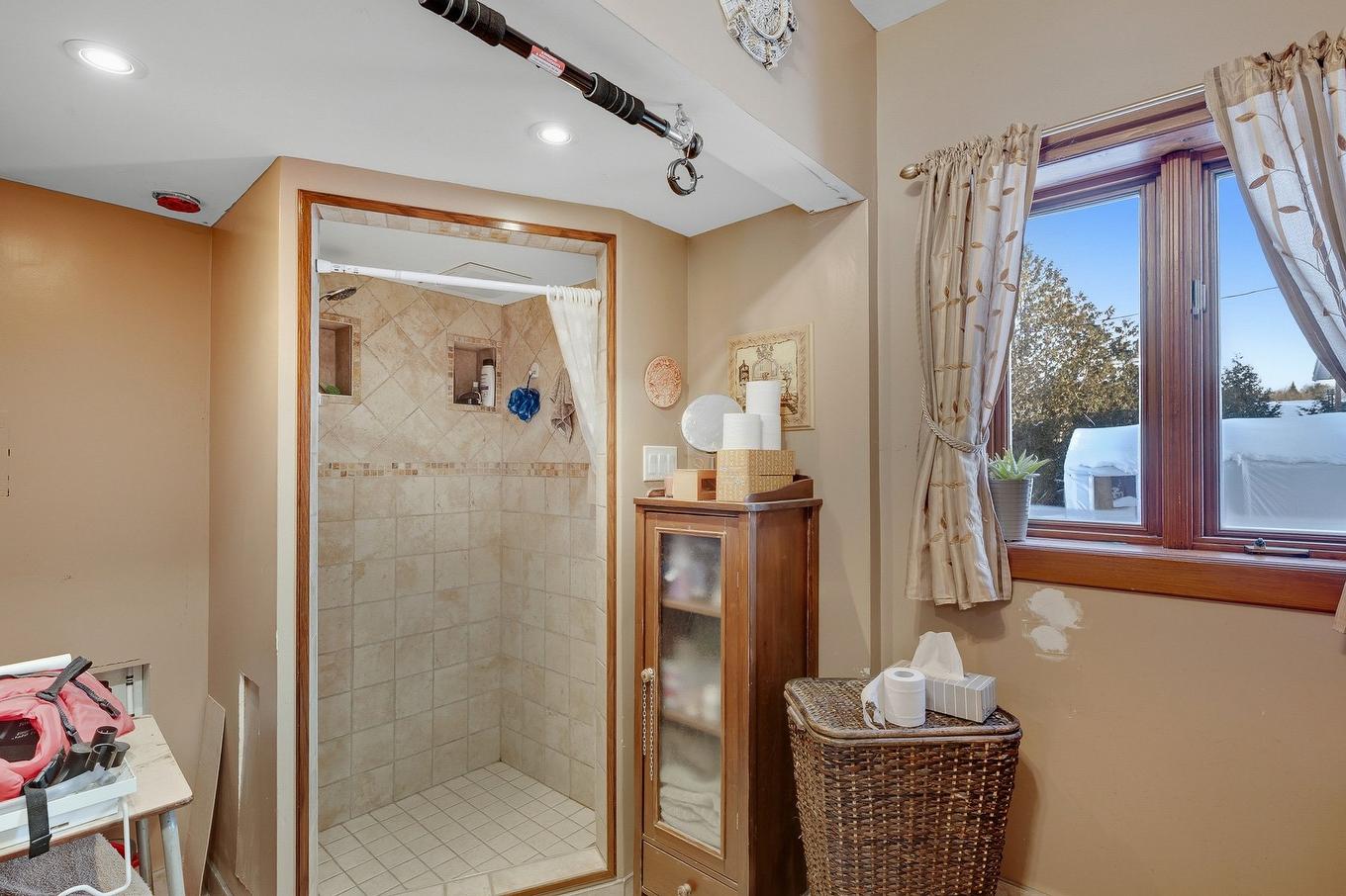 Salle de bains - 1605 Rue Roy, Prévost, QC - Indoor Photo Showing Bathroom