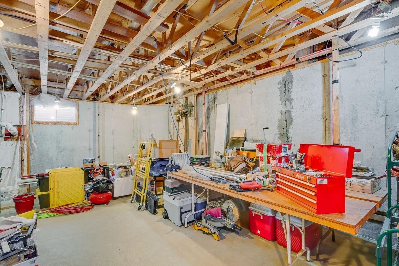Rangement - 1605 Rue Roy, Prévost, QC - Indoor Photo Showing Basement
