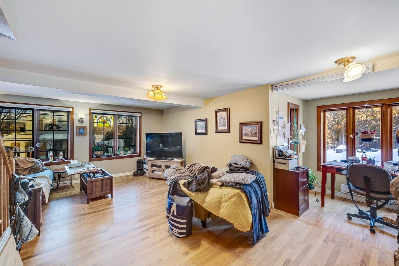 Salon - 1605 Rue Roy, Prévost, QC - Indoor