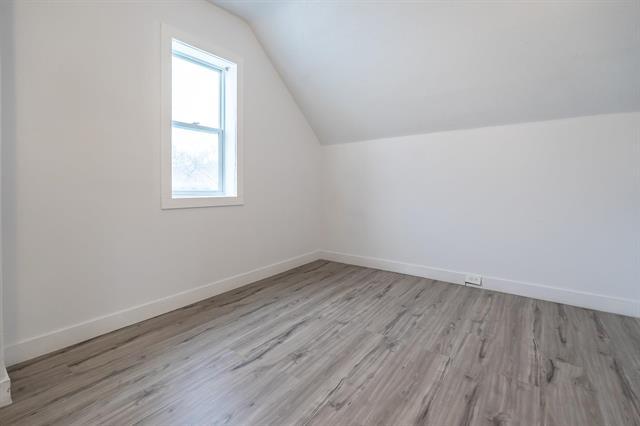 582 Burnell St, Winnipeg, MB