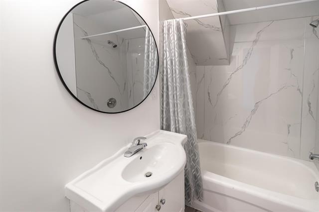 582 Burnell St, Winnipeg, MB