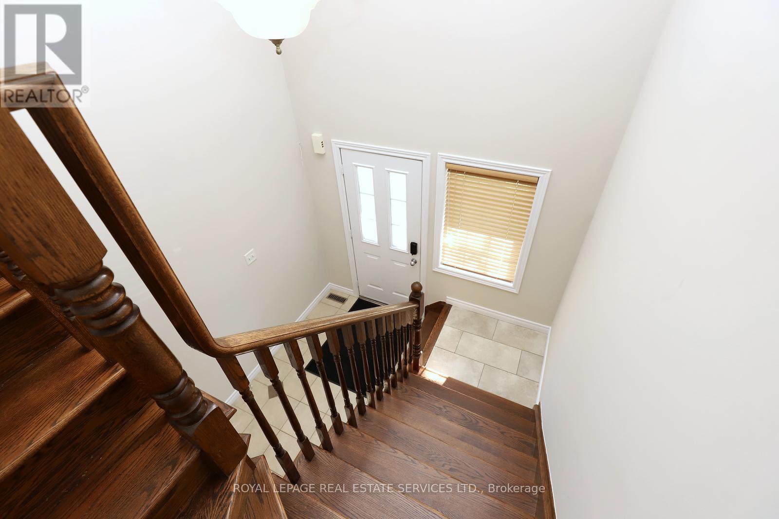 5229 Autumn Harvest Way, Burlington, ON - Indoor Photo Showing Other Room