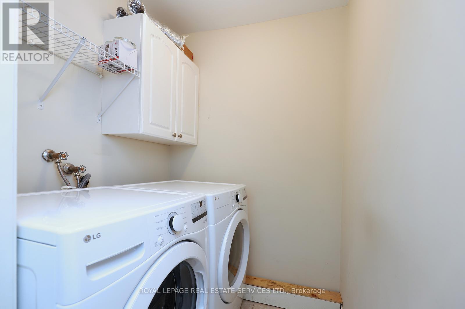 5229 Autumn Harvest Way, Burlington, ON - Indoor Photo Showing Laundry Room