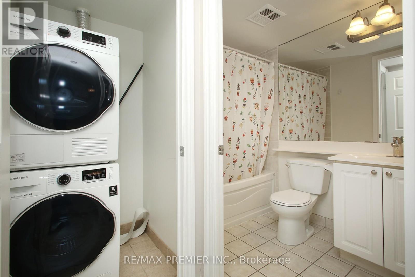 1002 - 3880 Duke Of York Boulevard, Mississauga, ON - Indoor Photo Showing Laundry Room