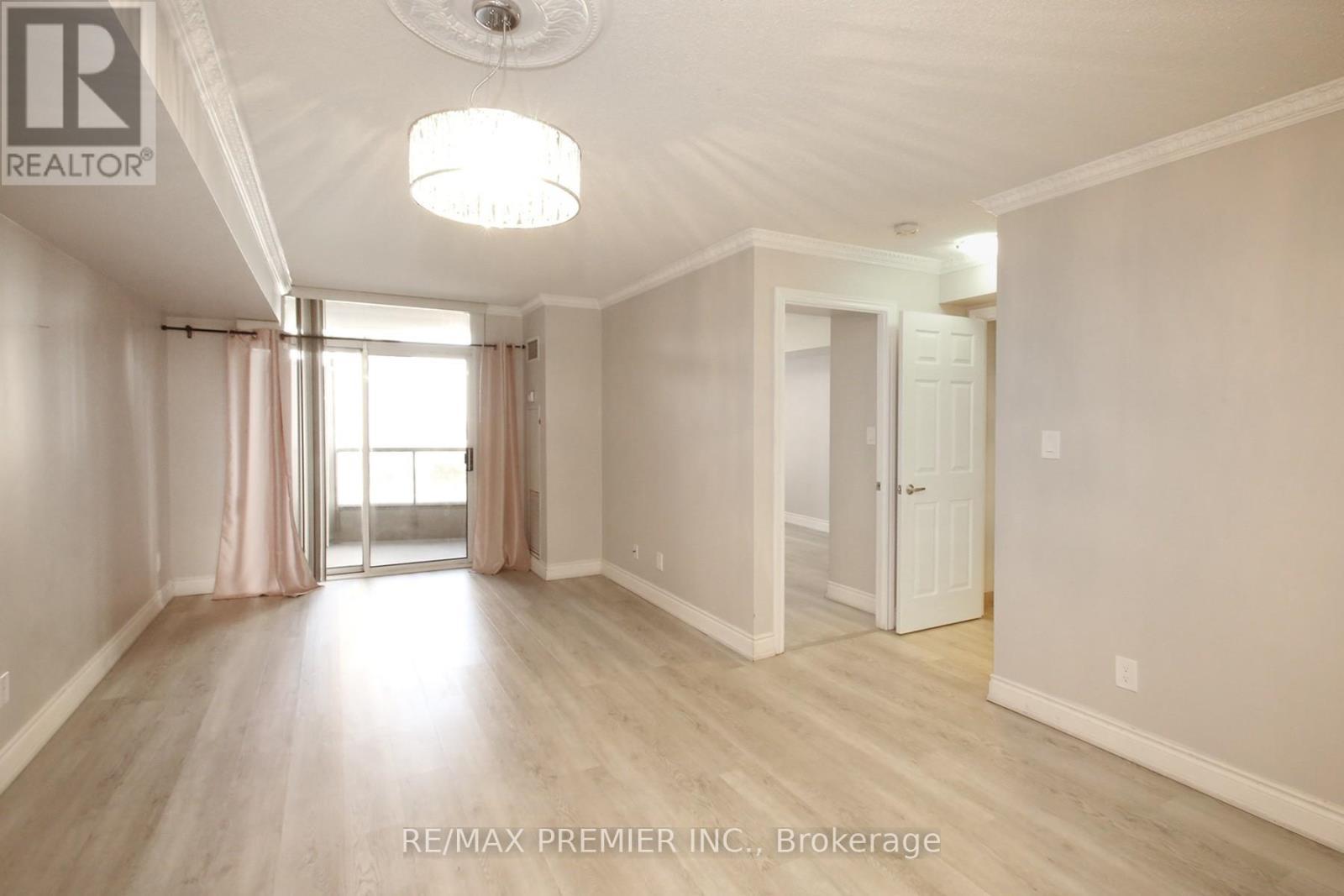 1002 - 3880 Duke Of York Boulevard, Mississauga, ON - Indoor Photo Showing Other Room