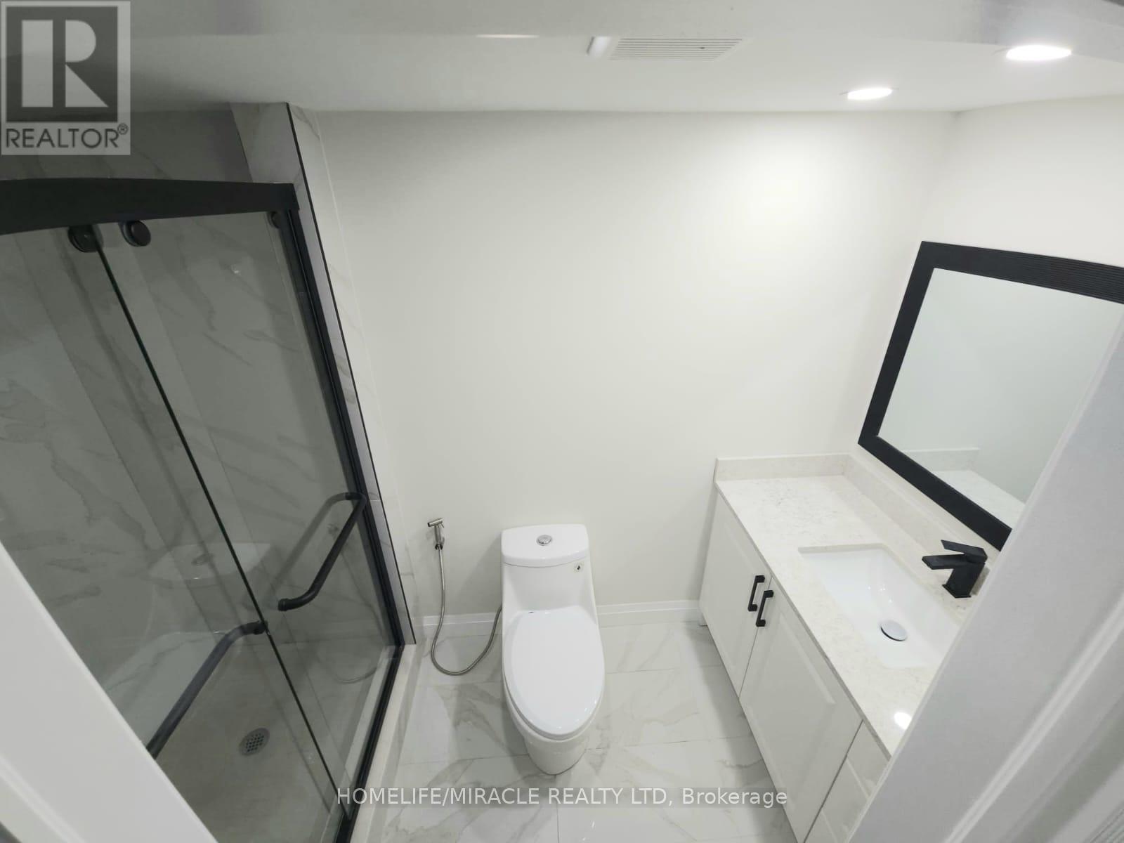 43 Patterson Avenue, Brantford, ON - Indoor Photo Showing Bathroom