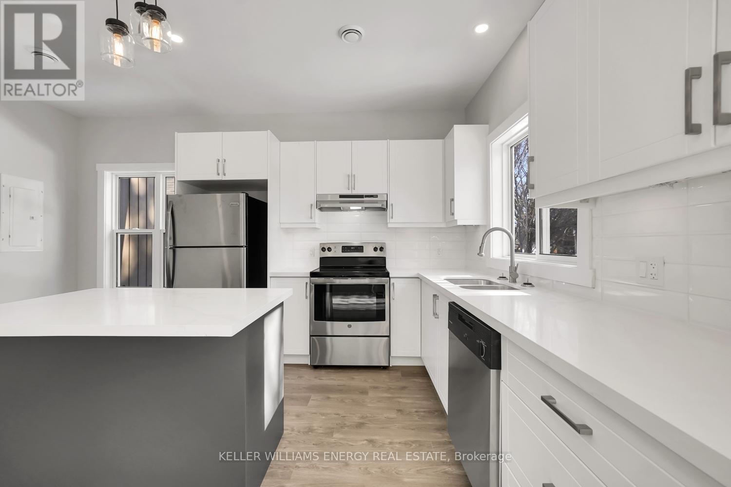 Upper - 89 Orchard View Boulevard, Oshawa (Centennial), ON - Indoor Photo Showing Kitchen With Double Sink With Upgraded Kitchen