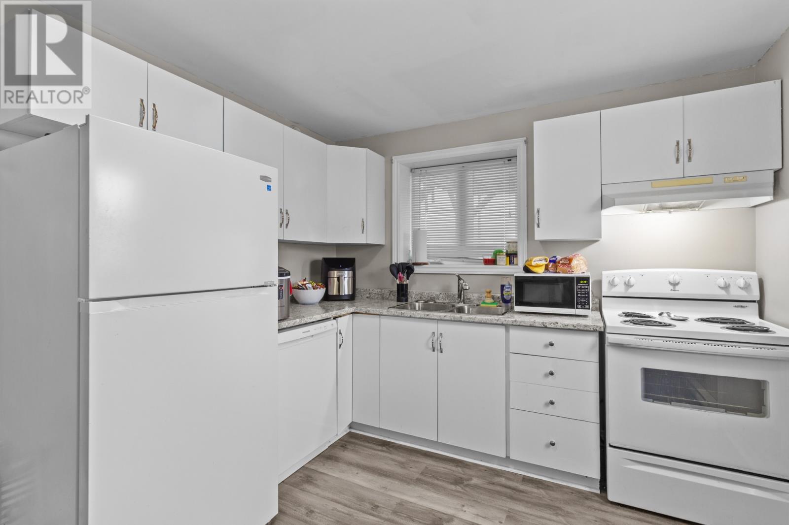 2 Sabre Street, St. John'S, NL - Indoor Photo Showing Kitchen