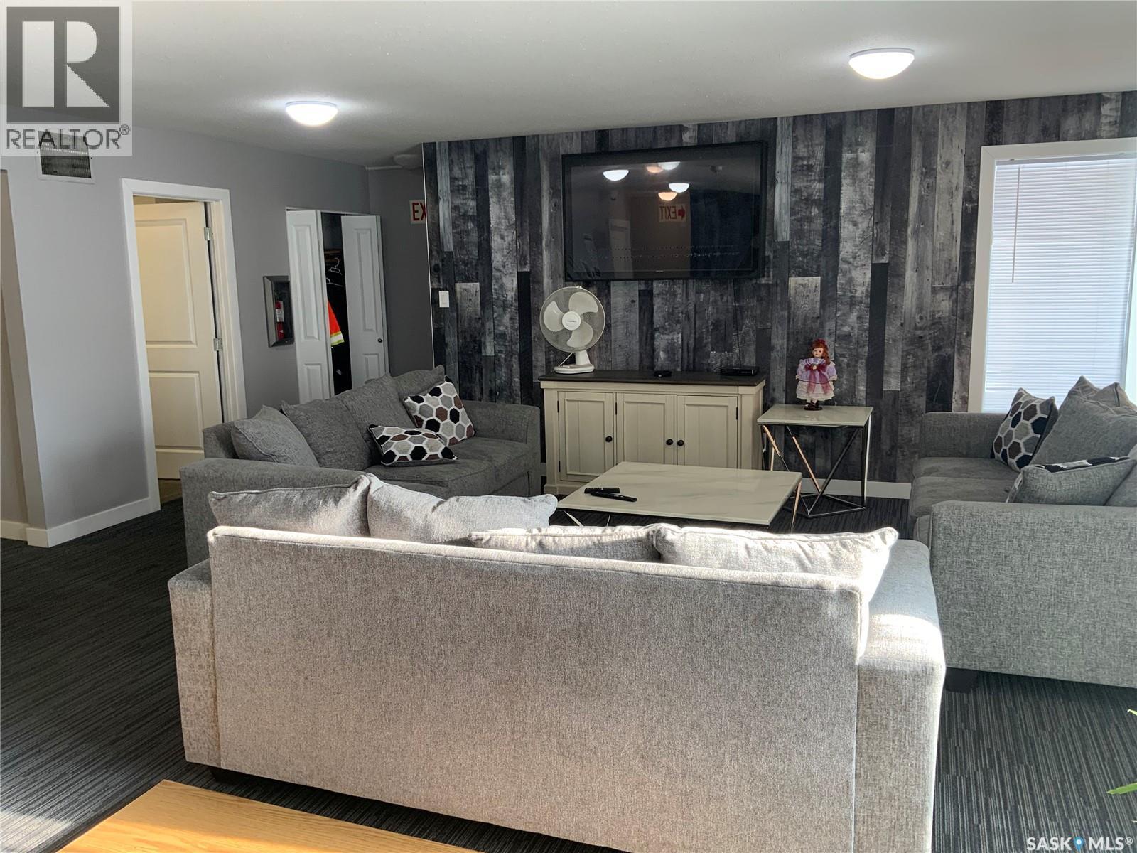 201 245 Kingsmere Boulevard, Saskatoon, SK - Indoor Photo Showing Living Room