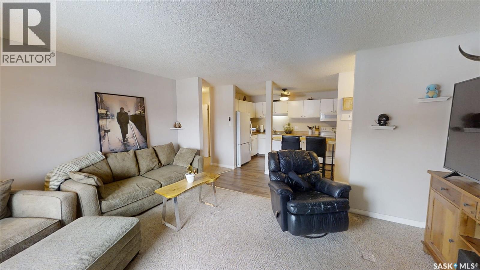 201 245 Kingsmere Boulevard, Saskatoon, SK - Indoor Photo Showing Living Room