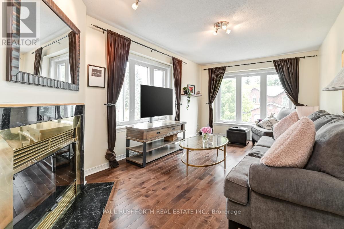 Family Room - 83 Winnegreen Court, Ottawa, ON