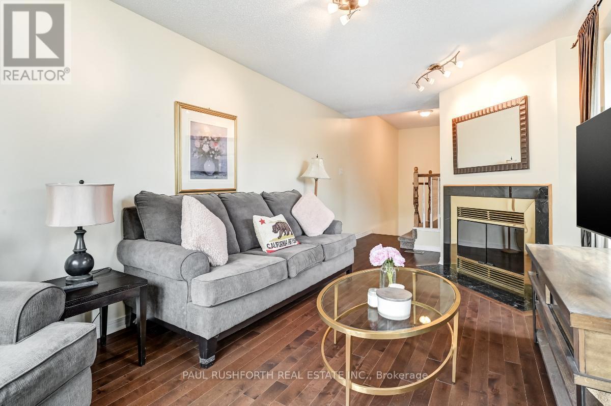 Family Room - 83 Winnegreen Court, Ottawa, ON