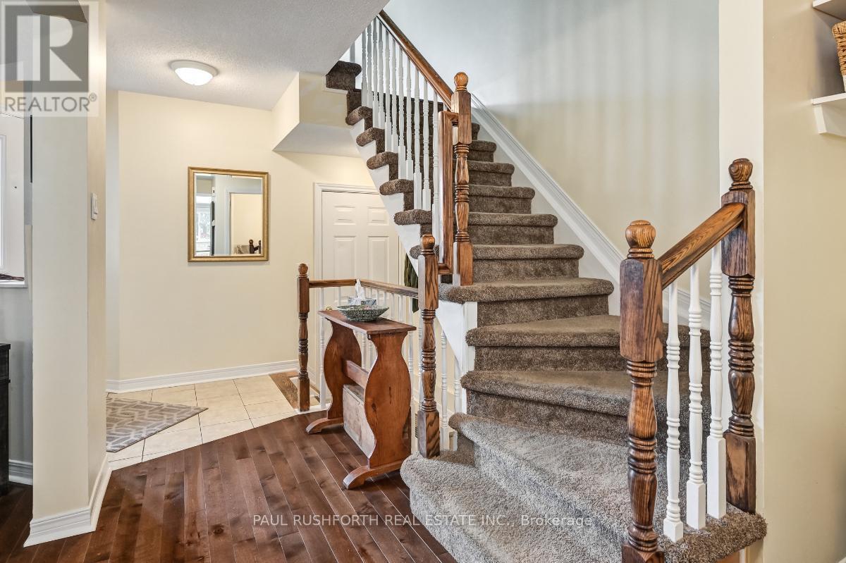 Entry - 83 Winnegreen Court, Ottawa, ON