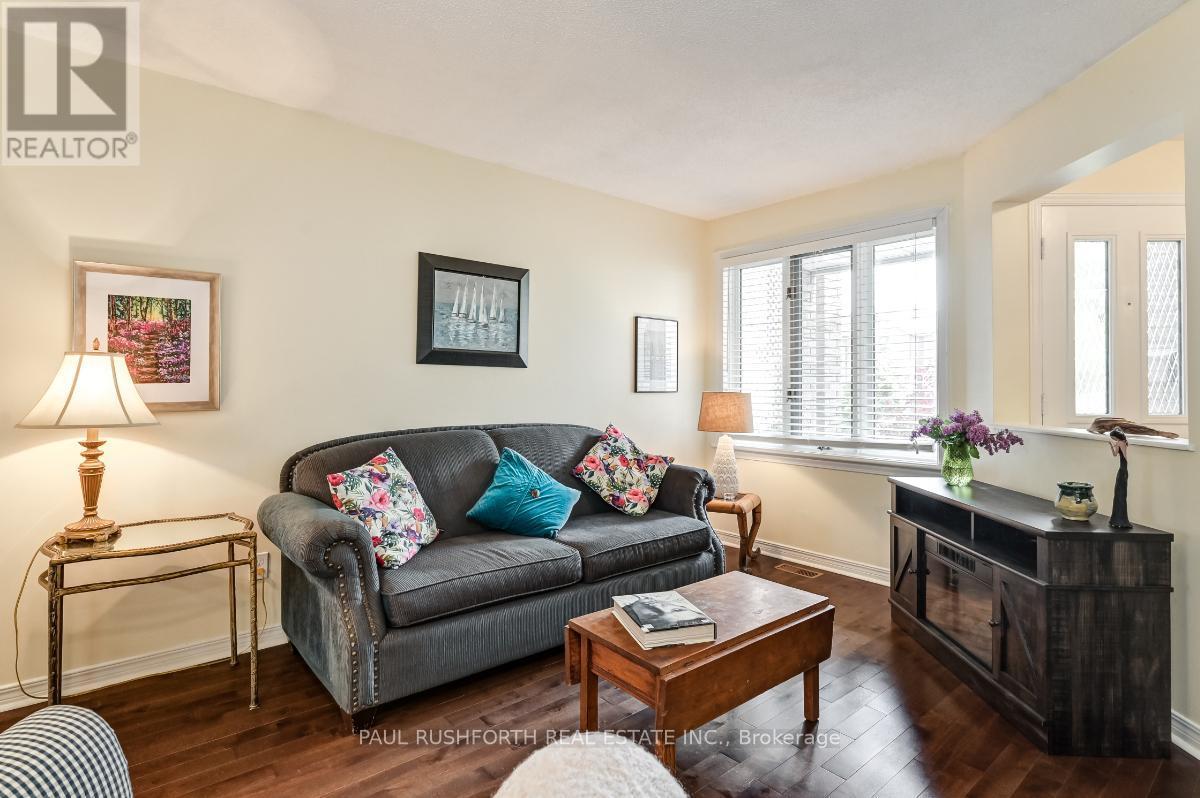 Living Room - 83 Winnegreen Court, Ottawa, ON