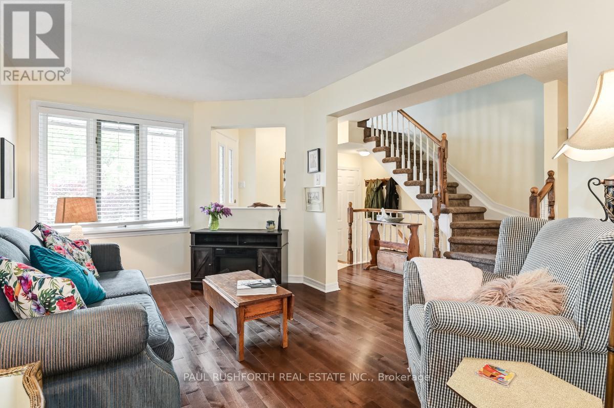 Living Room - 83 Winnegreen Court, Ottawa, ON