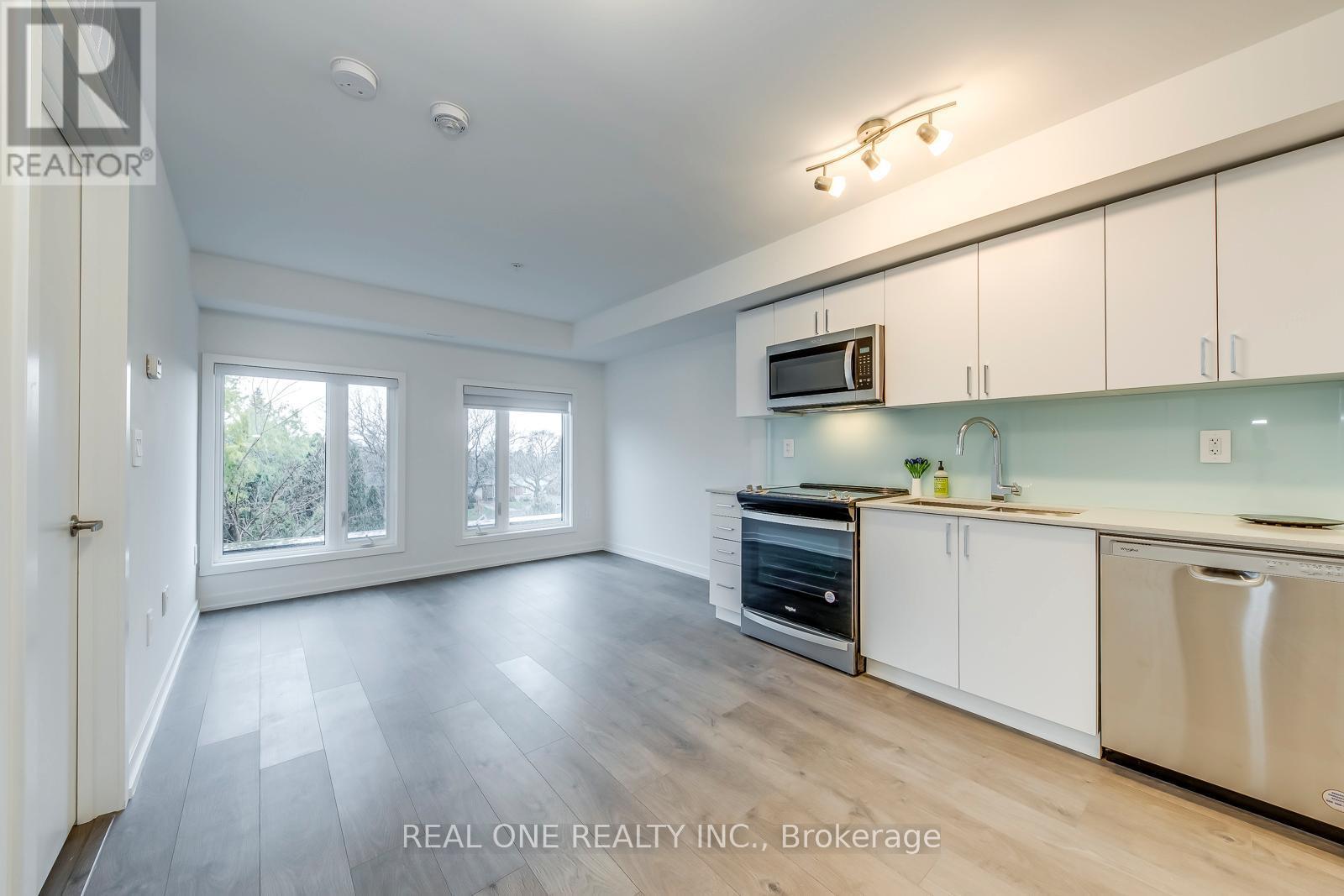 C221 - 1660 Victoria Park Avenue, Toronto, ON - Indoor Photo Showing Kitchen