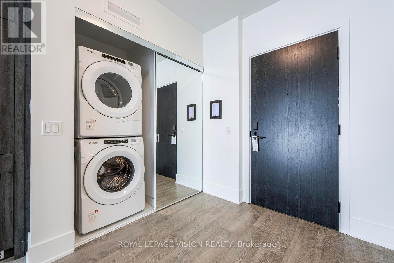 1302 - 470 Front Street W, Toronto, ON - Indoor Photo Showing Laundry Room