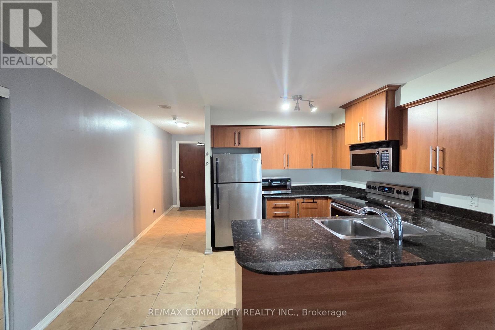 6E - 6 Rosebank Drive, Toronto, ON - Indoor Photo Showing Kitchen With Double Sink