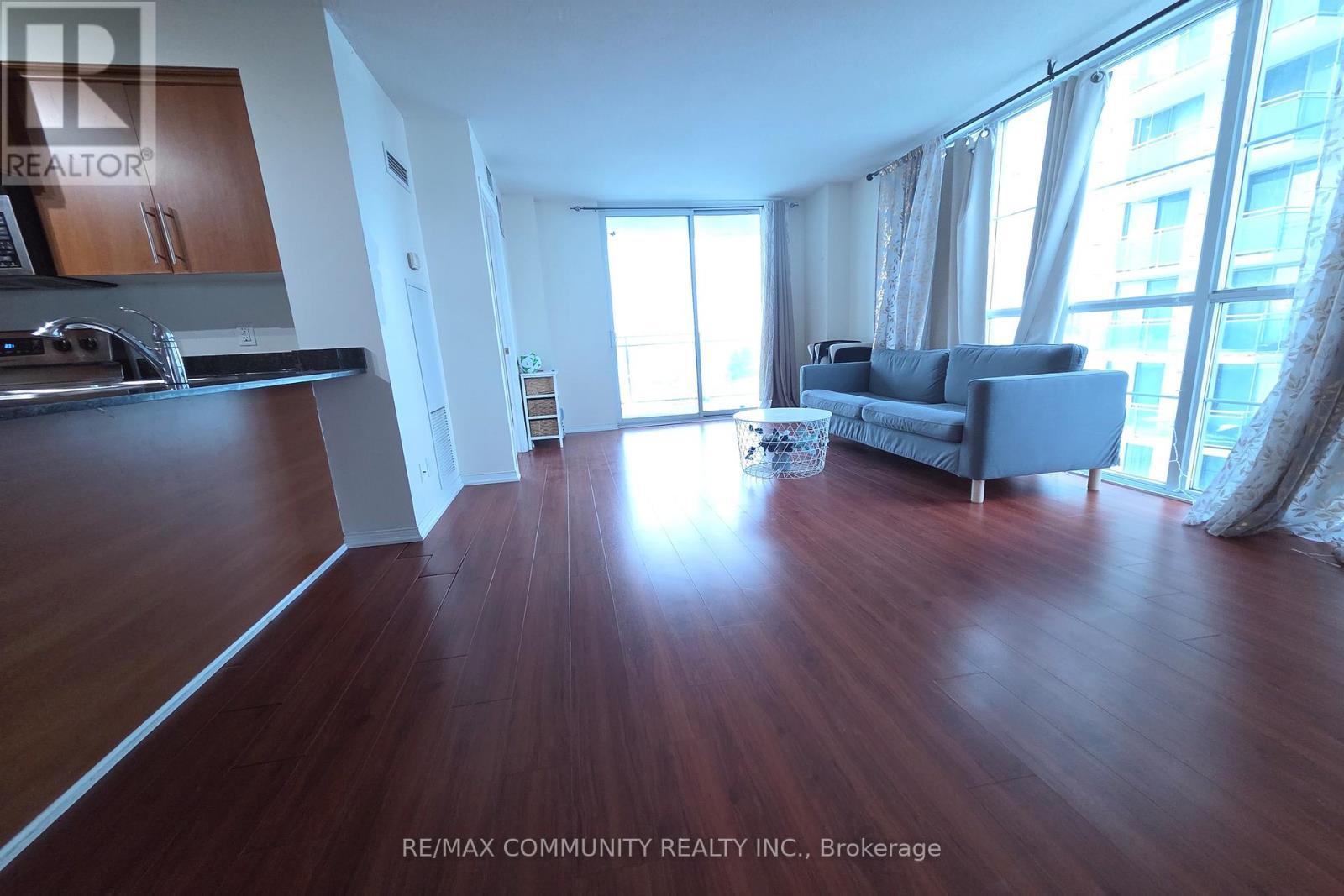 6E - 6 Rosebank Drive, Toronto, ON - Indoor