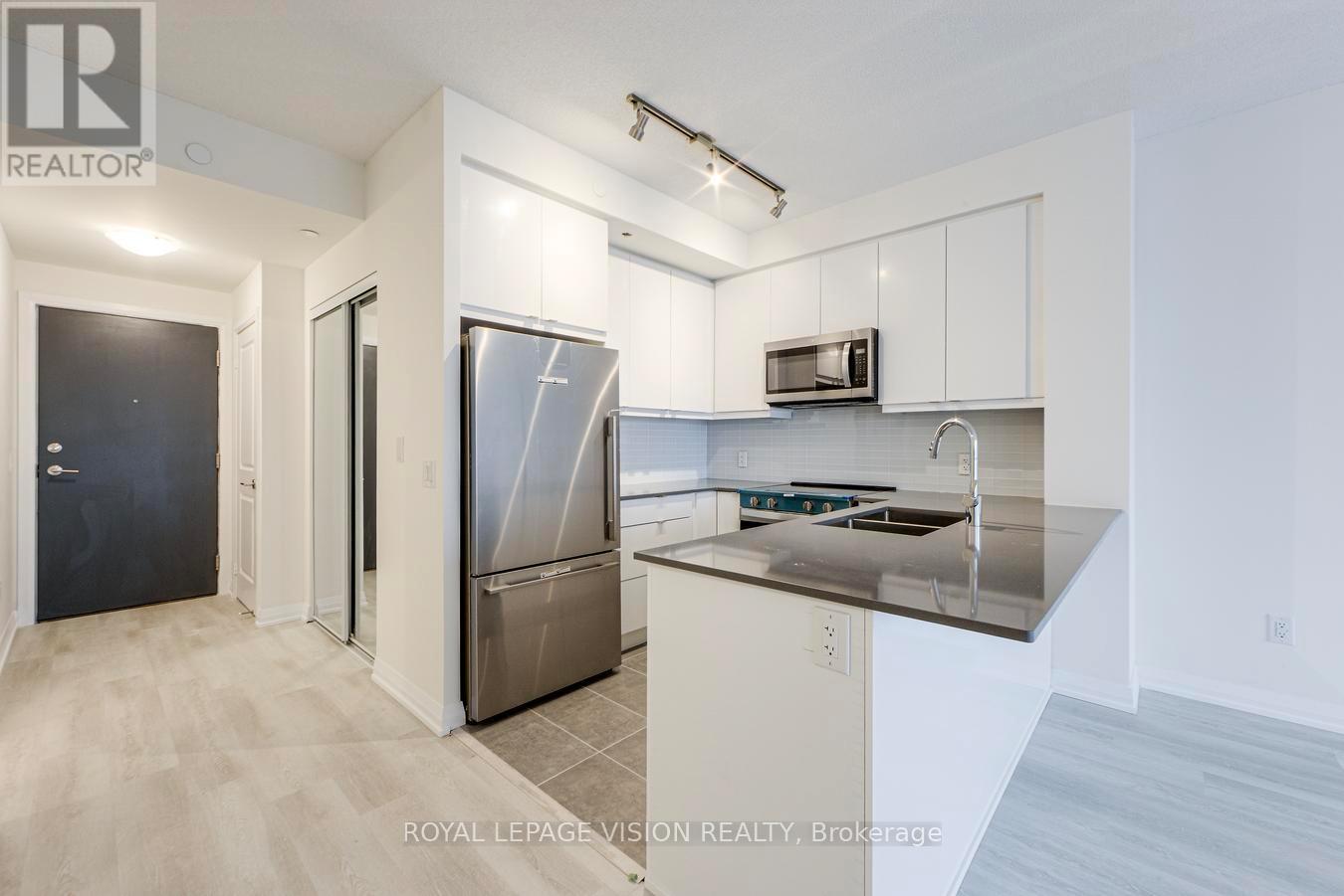 2328 - 3270 Sheppard Avenue E, Toronto, ON - Indoor Photo Showing Kitchen With Double Sink