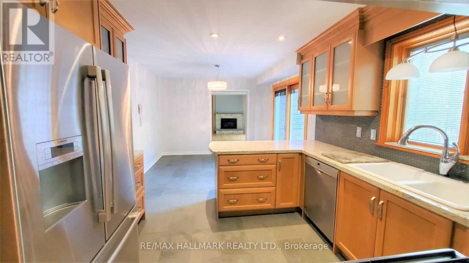 29 Rosegarden Crescent, Richmond Hill, ON - Indoor Photo Showing Kitchen
