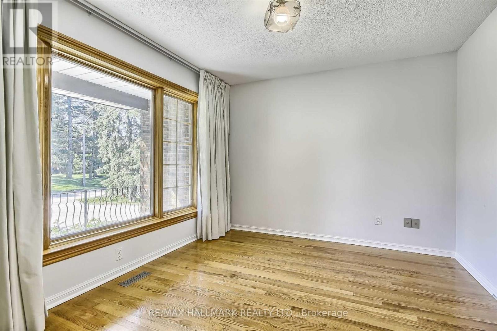 29 Rosegarden Crescent, Richmond Hill, ON - Indoor Photo Showing Other Room