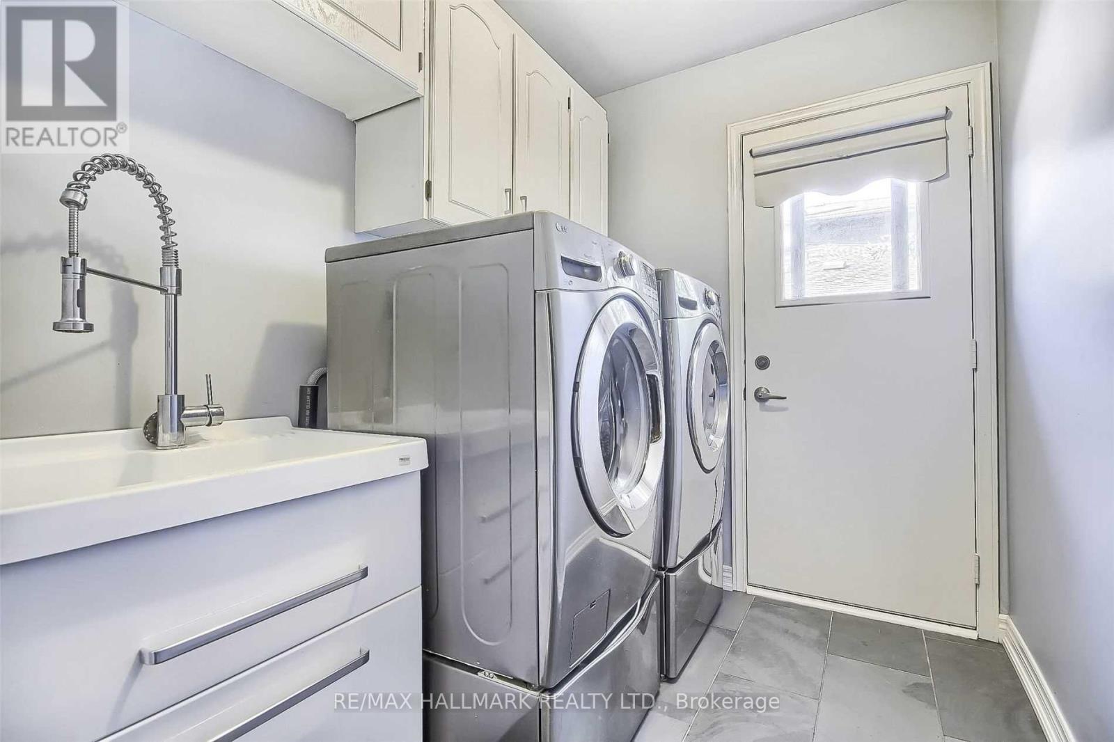29 Rosegarden Crescent, Richmond Hill, ON - Indoor Photo Showing Laundry Room