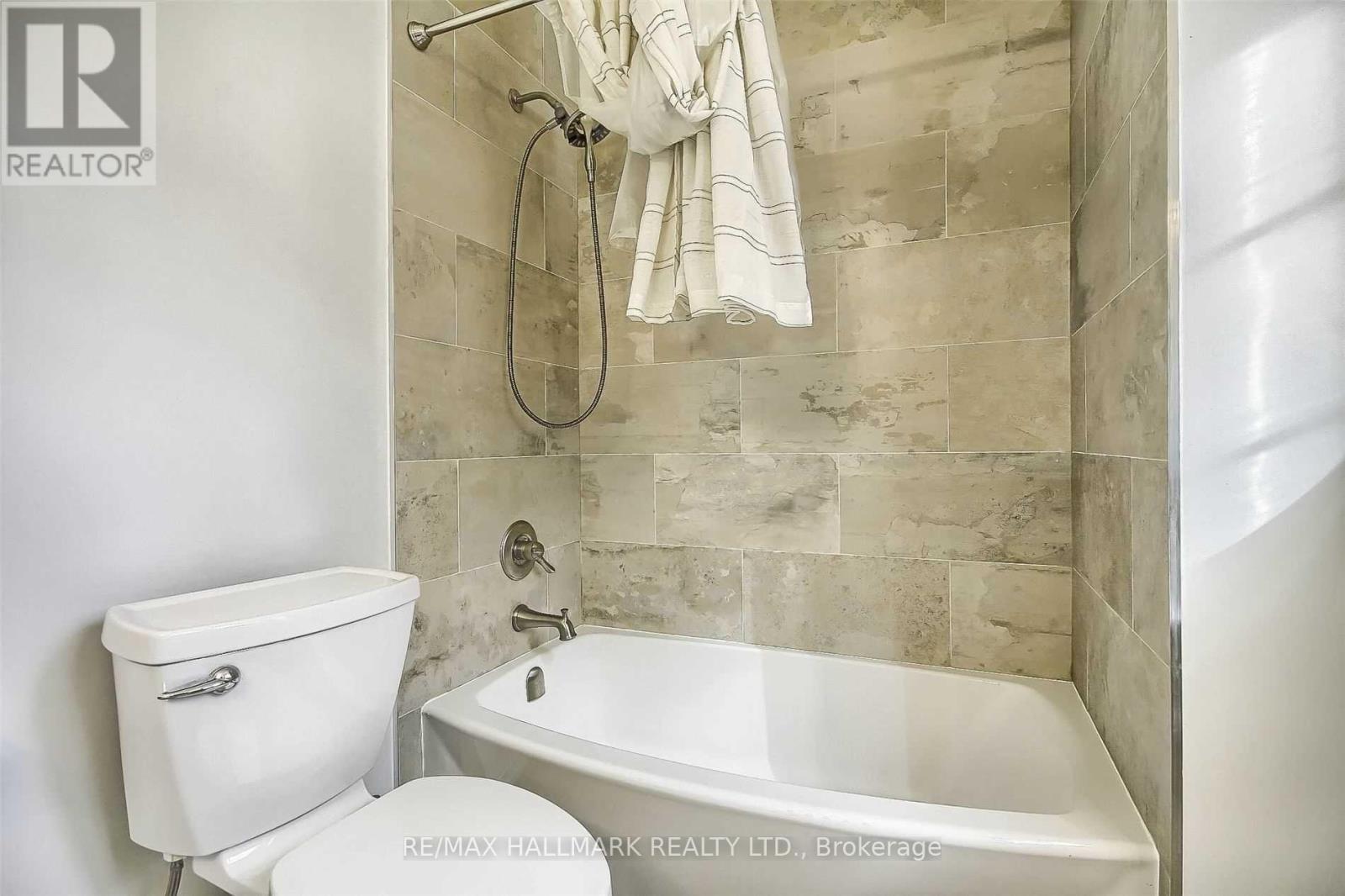 29 Rosegarden Crescent, Richmond Hill, ON - Indoor Photo Showing Bathroom