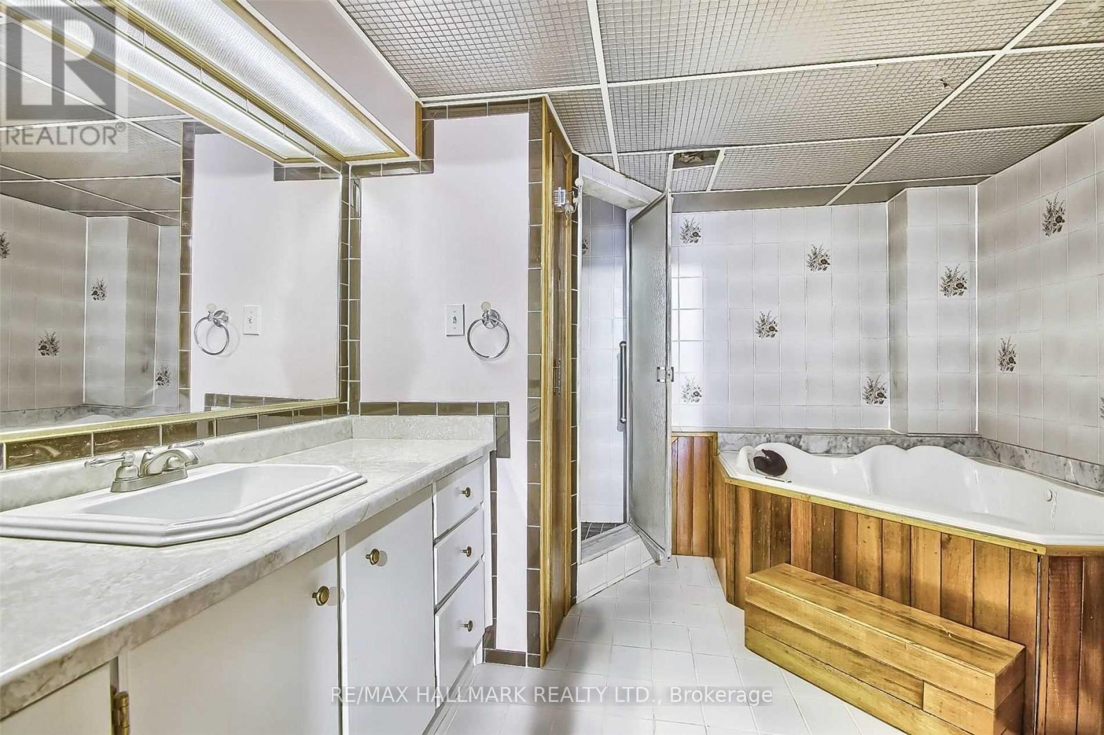 29 Rosegarden Crescent, Richmond Hill, ON - Indoor Photo Showing Bathroom