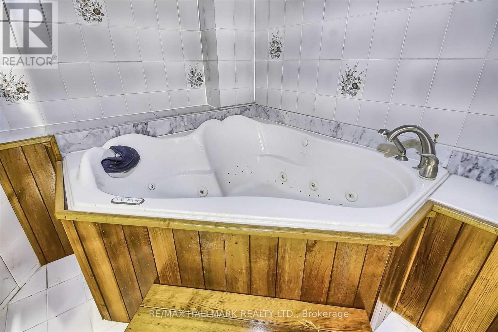 29 Rosegarden Crescent, Richmond Hill, ON - Indoor Photo Showing Bathroom