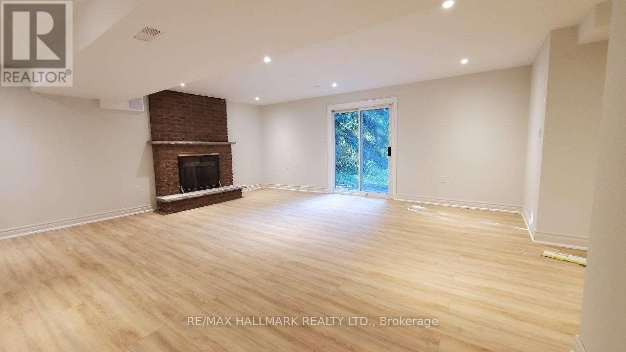 29 Rosegarden Crescent, Richmond Hill, ON - Indoor Photo Showing Living Room With Fireplace
