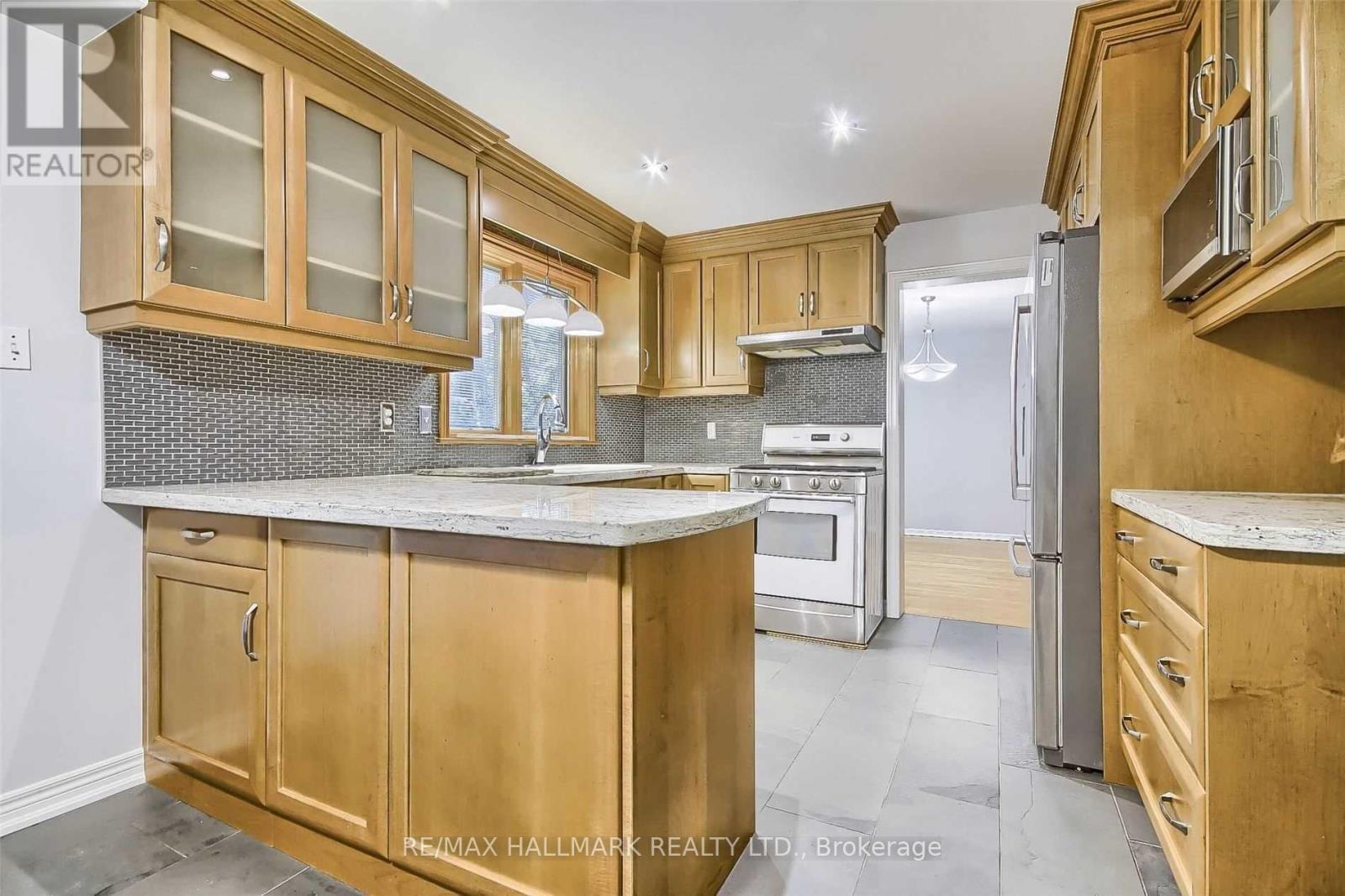 29 Rosegarden Crescent, Richmond Hill, ON - Indoor Photo Showing Kitchen